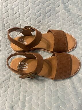 Sketchers Tan Suede Memory Foam Sandals NWT size 8.5